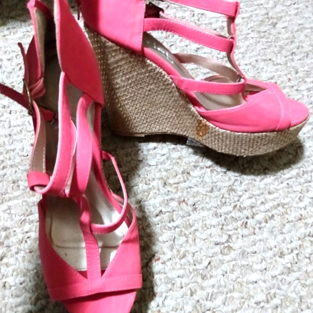 Deb's wedge heels size 9